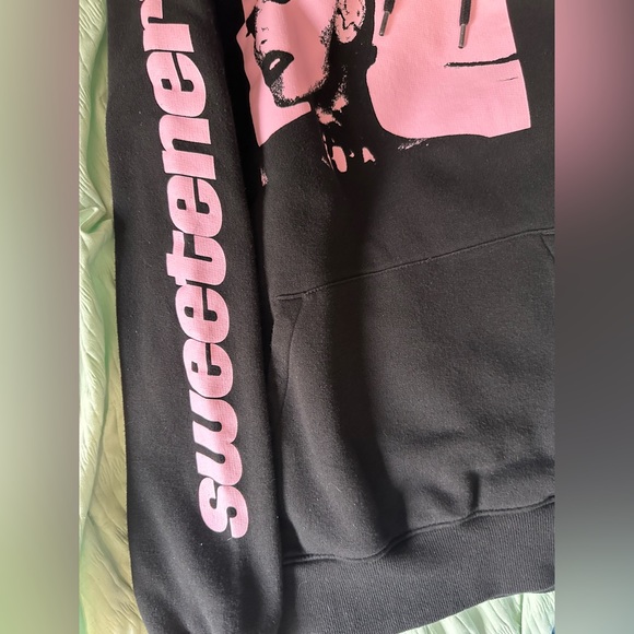 Ariana Grande Sweetener tour sweatshirt - Picture 2 of 3